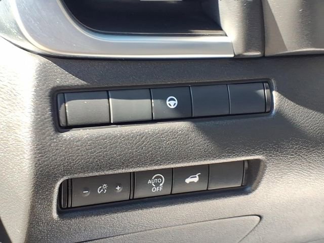 Used 2025 Nissan Rogue SV w/ SV Premium Package image 19