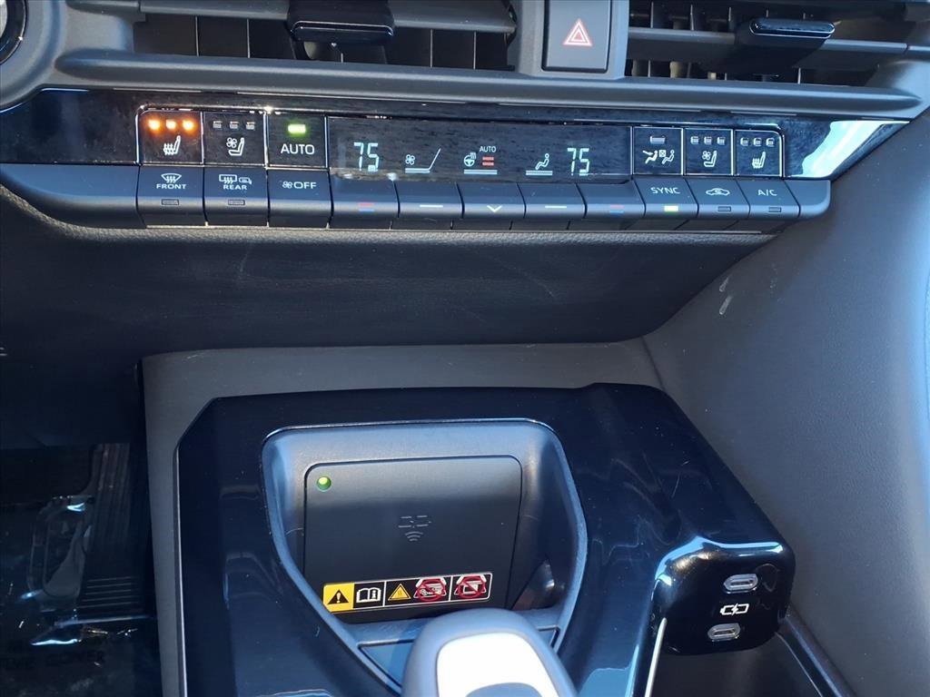 Used 2025 Toyota Crown Signia image 19