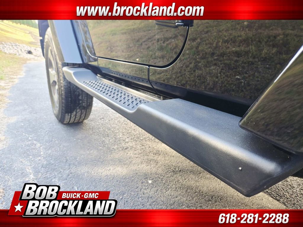 Used 2017 Jeep Wrangler Sahara w/ Connectivity Group image 19