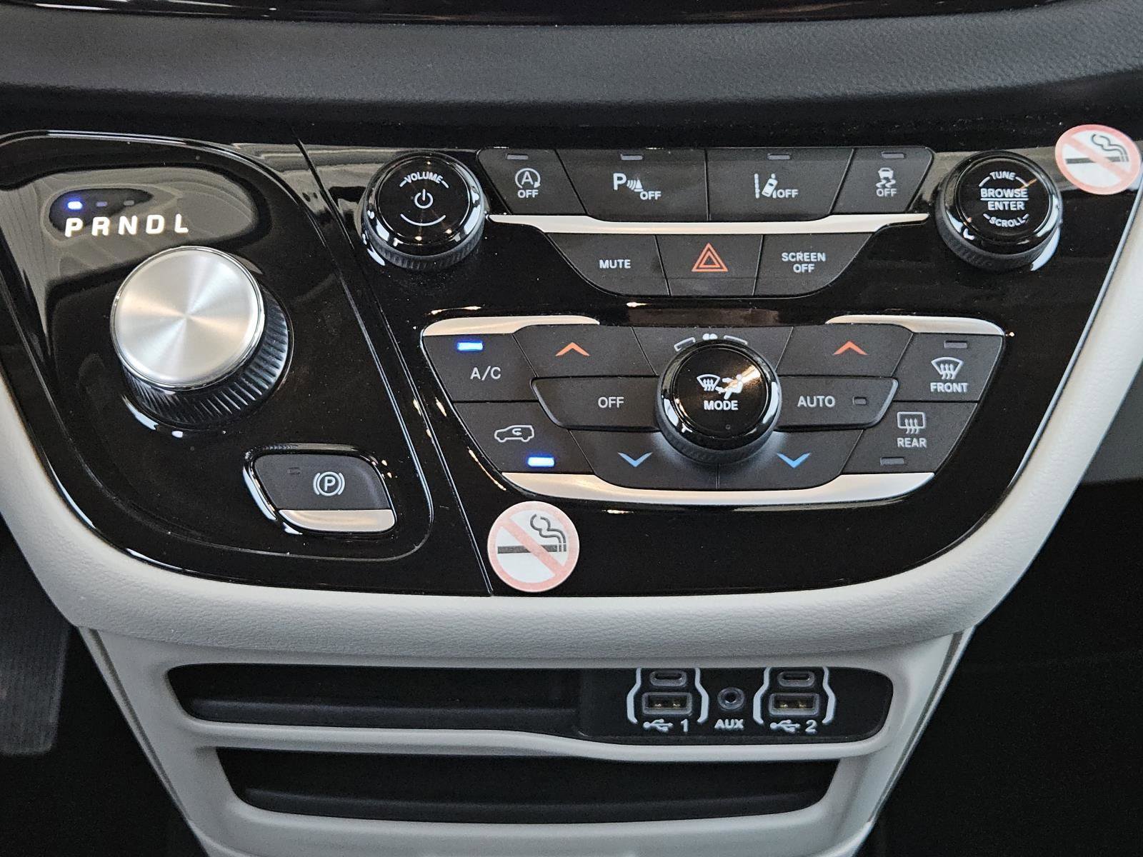 Used 2023 Chrysler Pacifica Touring-L image 13