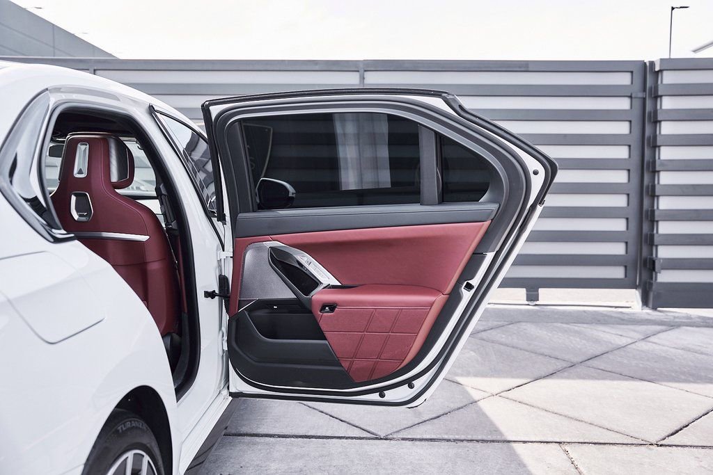 Used 2025 BMW 760i xDrive w/ Premium Package image 26