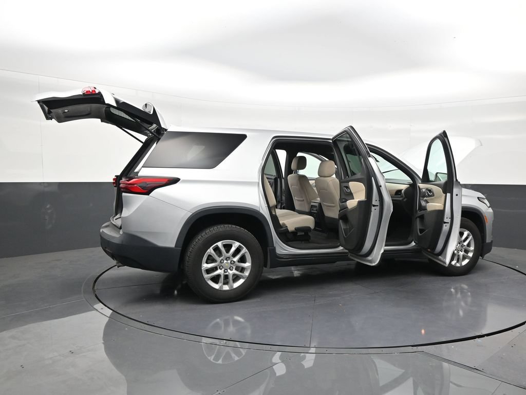 Used 2022 Chevrolet Traverse LS FWD image 27
