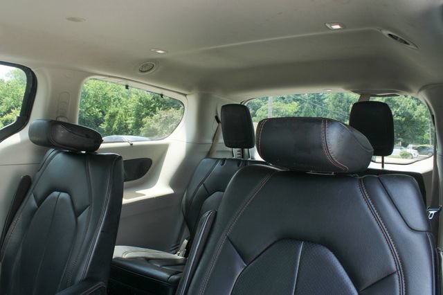 Used 2018 Chrysler Pacifica Touring-L Plus w/ Tire & Wheel Group FWD image 34
