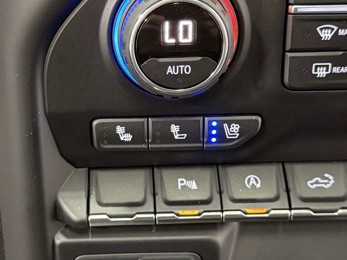 Used 2021 Chevrolet Silverado 1500 LTZ image 25