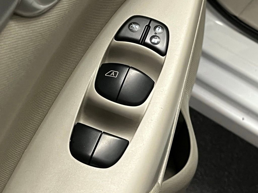 Used 2014 Nissan Sentra S image 11