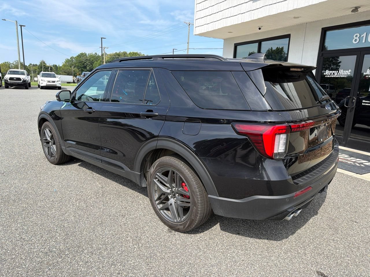Used 2025 Ford Explorer ST AWD/4WD image 7
