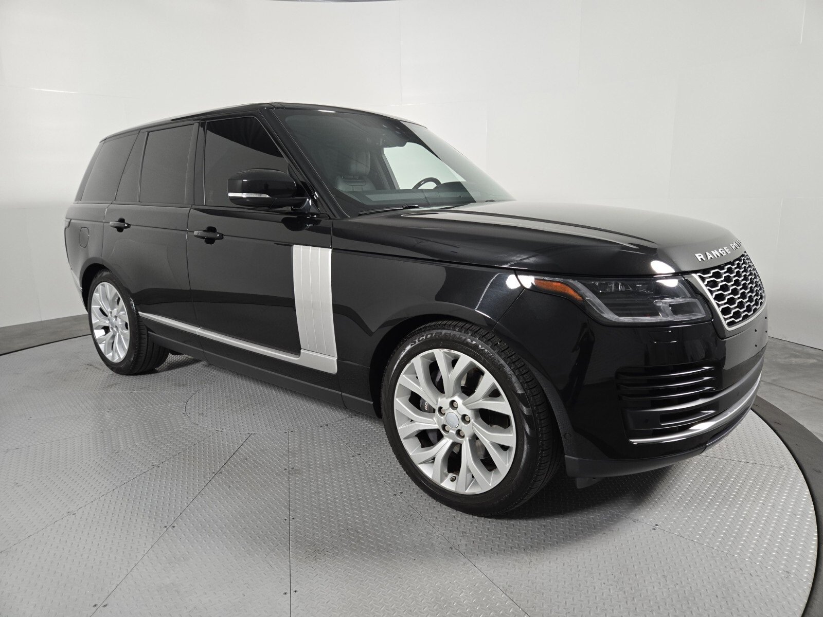 Used 2021 Land Rover Range Rover Westminster Edition image 3