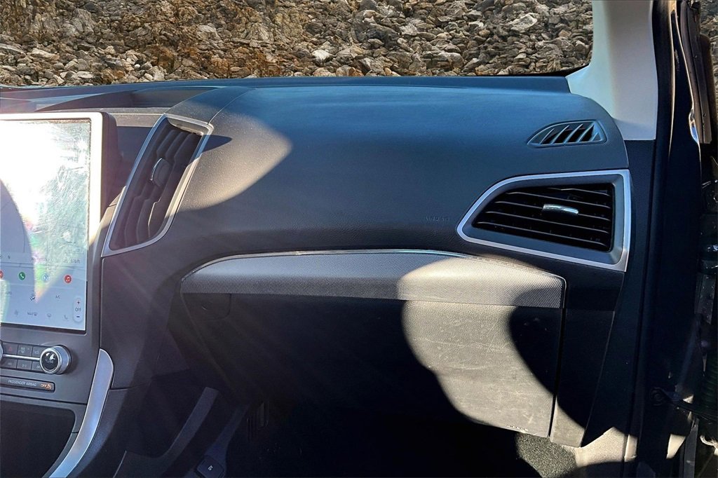 Used 2021 Ford Edge SEL image 13