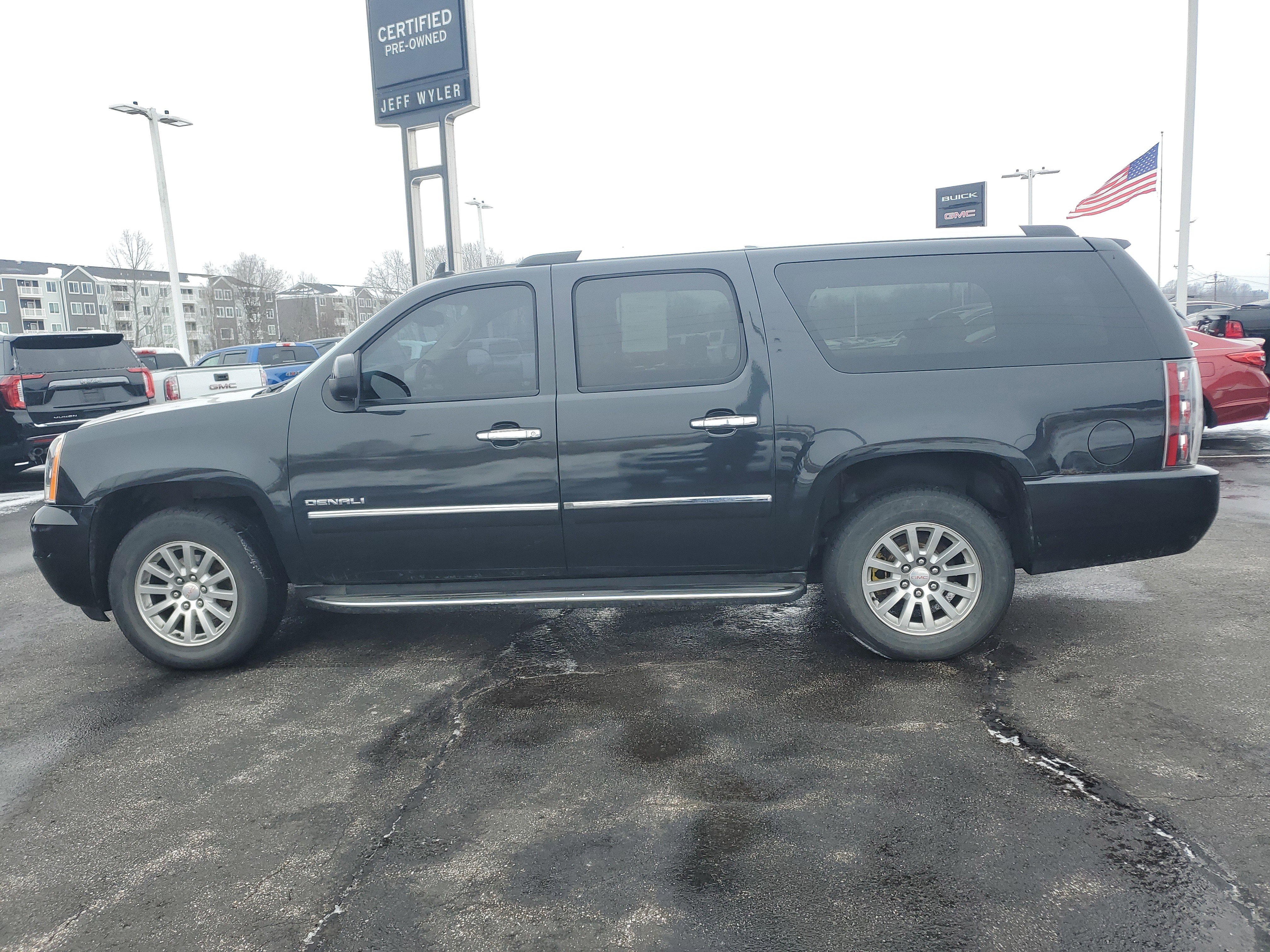Used 2011 GMC Yukon XL Denali image 8