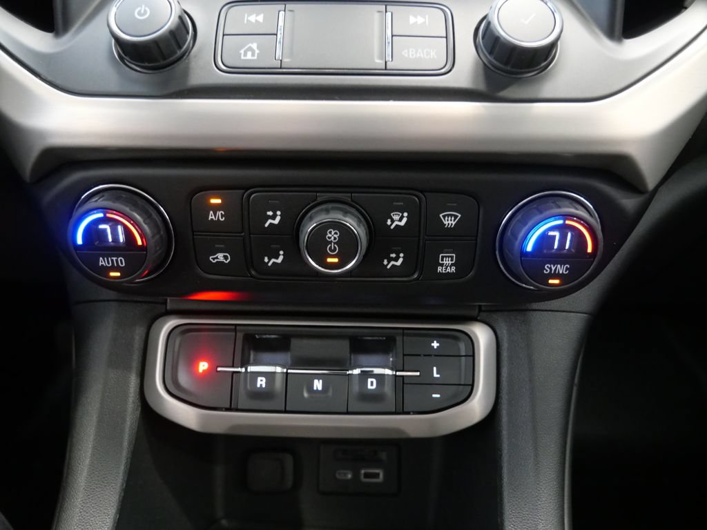 Used 2022 GMC Acadia Denali w/ Denali Ultimate Package AWD/4WD image 23