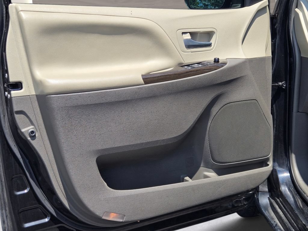 Used 2015 Toyota Sienna XLE w/ XLE Navigation Package FWD image 19