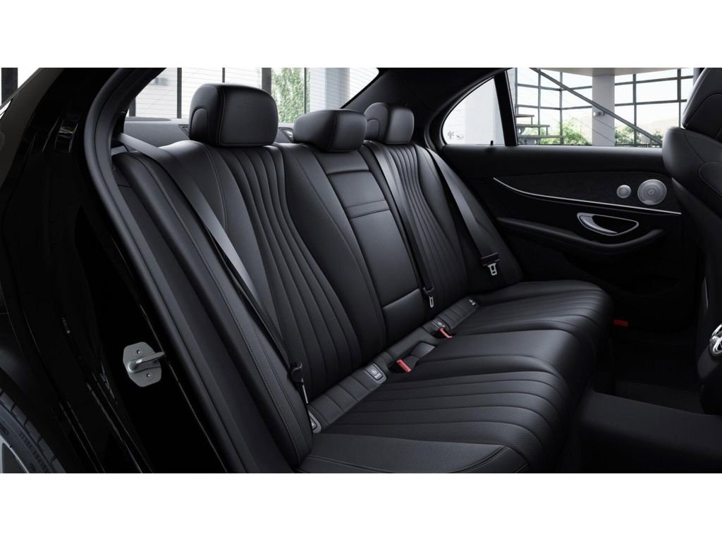 Used 2023 Mercedes-Benz E 450 4MATIC Sedan image 5