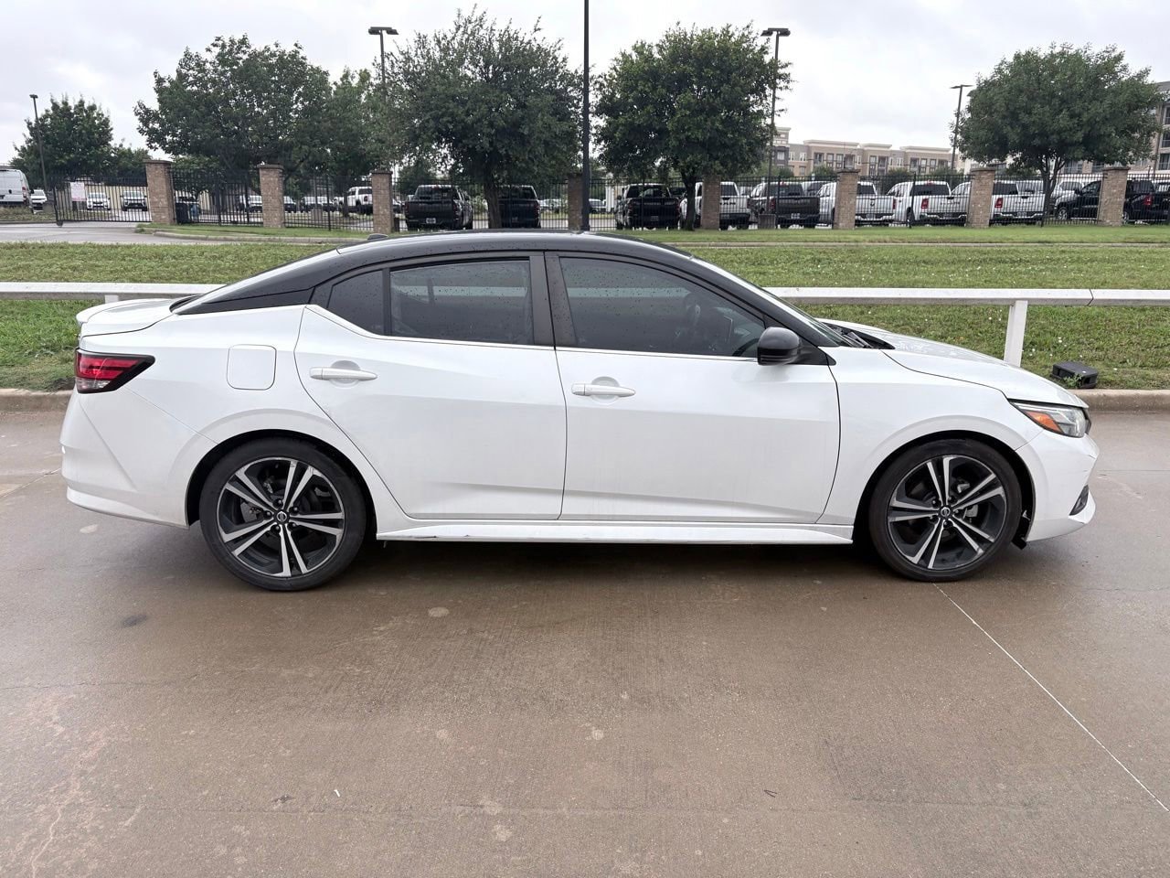 Used 2021 Nissan Sentra SR FWD image 3