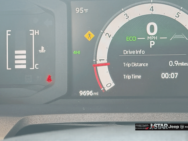Used 2025 Toyota 4Runner SR5 AWD/4WD image 32