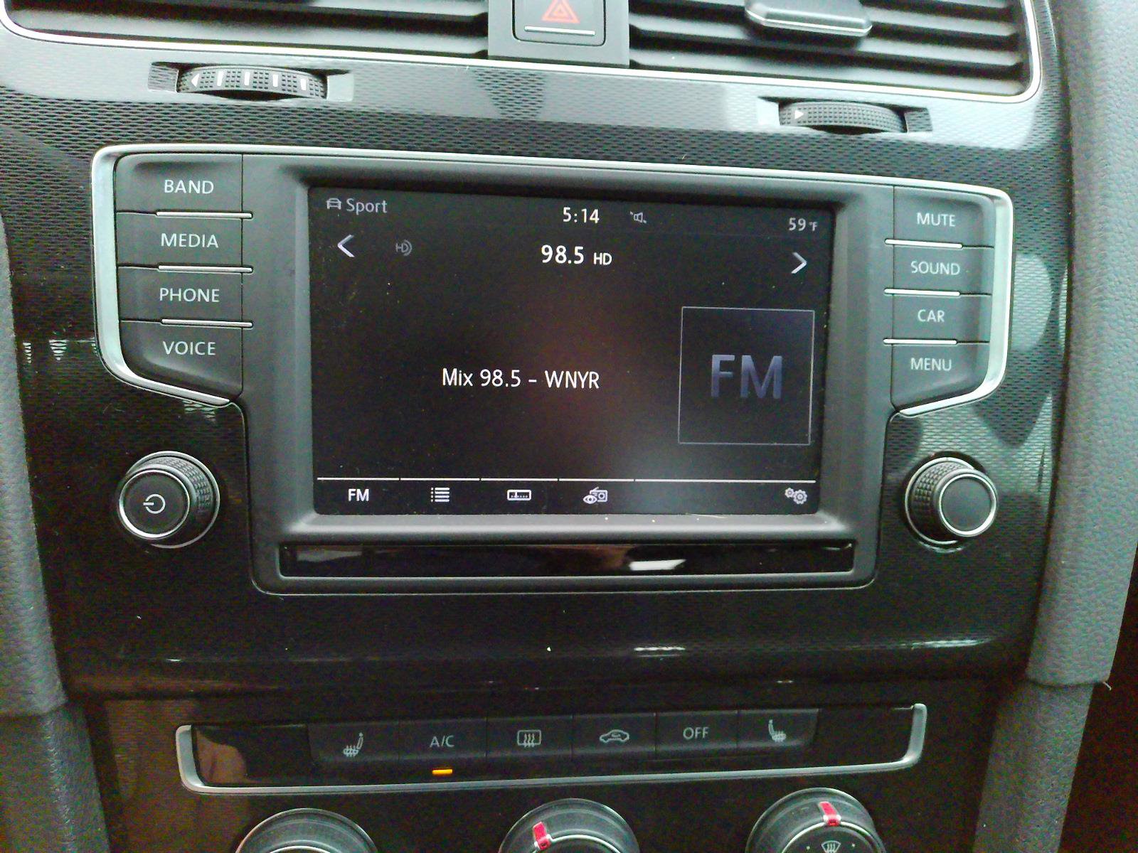 Used 2017 Volkswagen GTI SE image 13