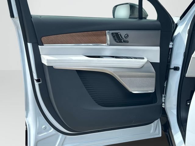 New 2027 Cadillac Vistiq Sport w/ LPO, Floor Liner Package AWD/4WD image 8