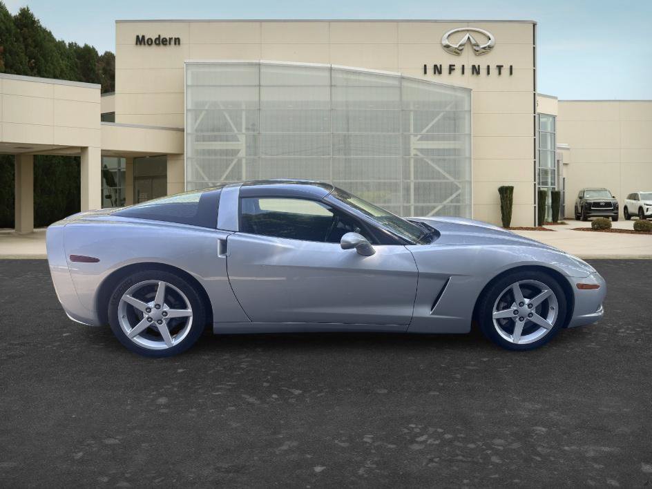 Used 2005 Chevrolet Corvette Coupe w/ Preferred Equipment Group RWD image 4