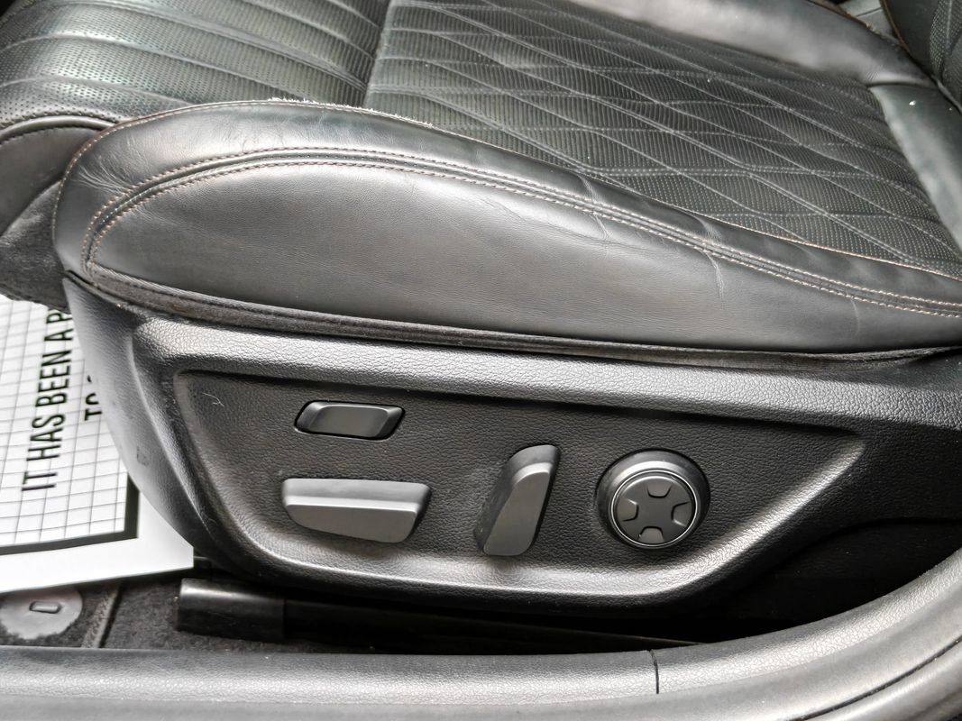 Used 2019 Genesis G70 2.0T Advanced w/ Dynamic Package AWD/4WD image 9