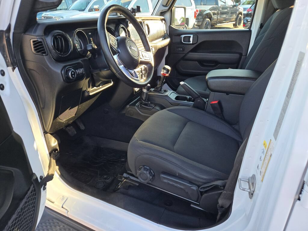 Certified 2020 Jeep Gladiator Overland AWD/4WD image 25