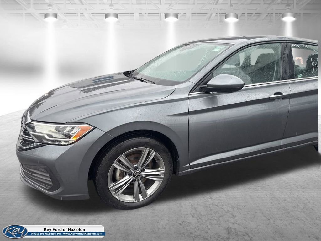 Used 2024 Volkswagen Jetta SE image 4