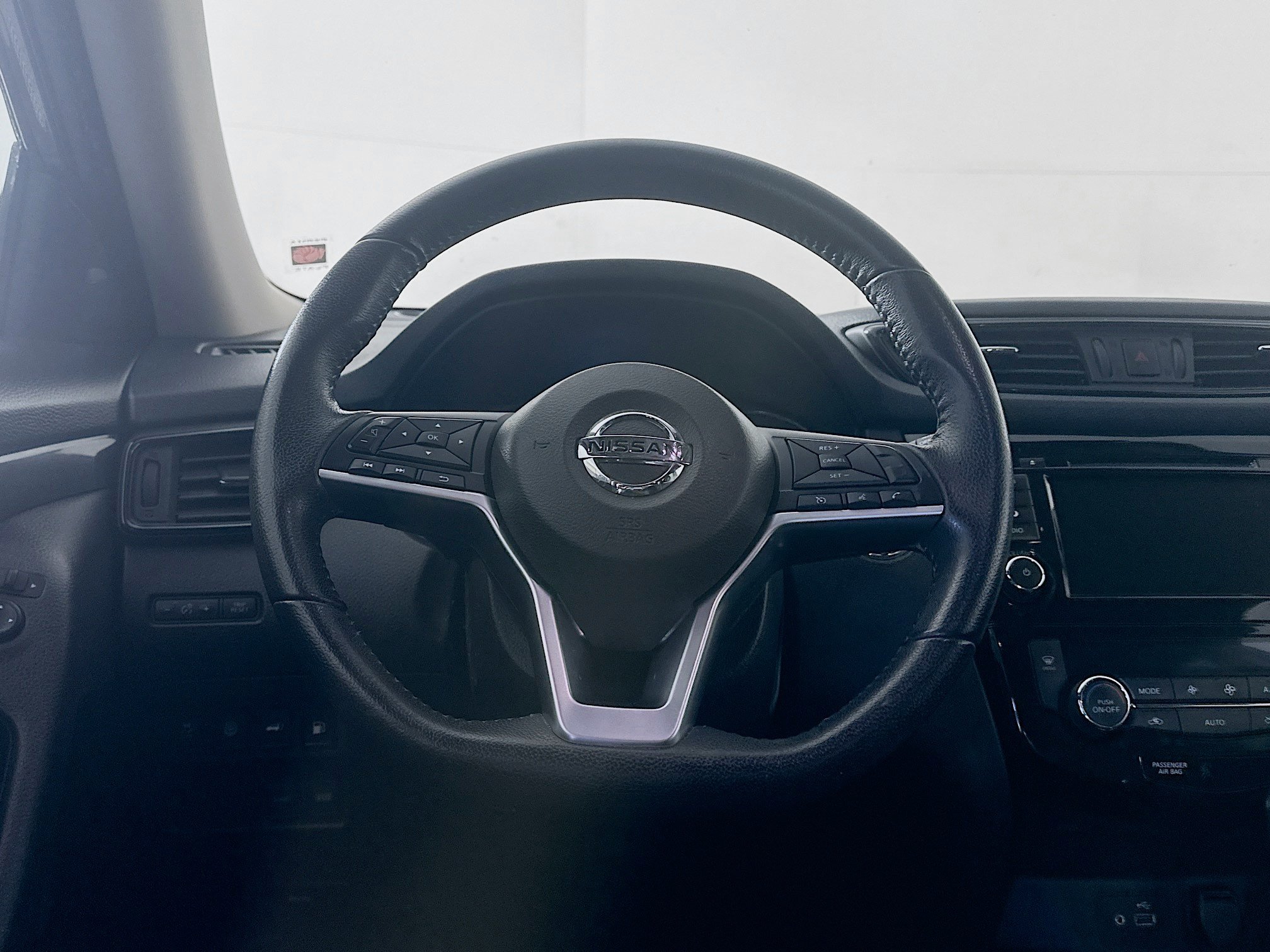Used 2020 Nissan Rogue SV FWD image 17