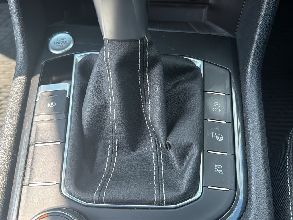 Used 2022 Volkswagen Tiguan SEL R-Line AWD/4WD image 31