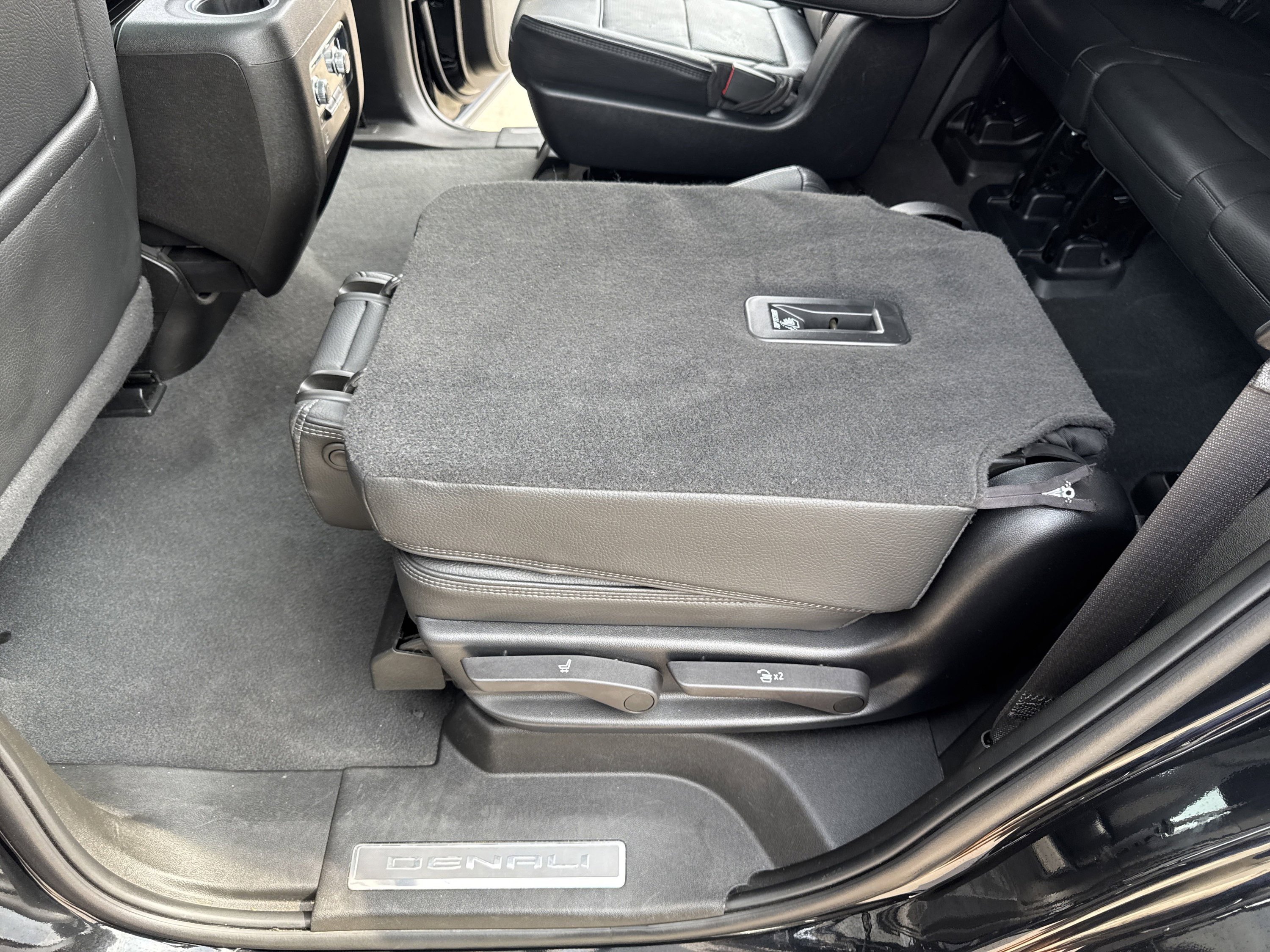 Used 2022 GMC Yukon Denali image 38