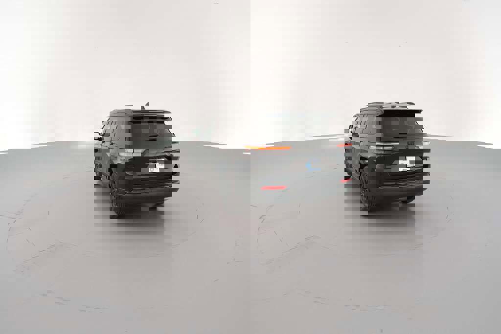 New 2025 Jeep Grand Cherokee L Laredo image 9