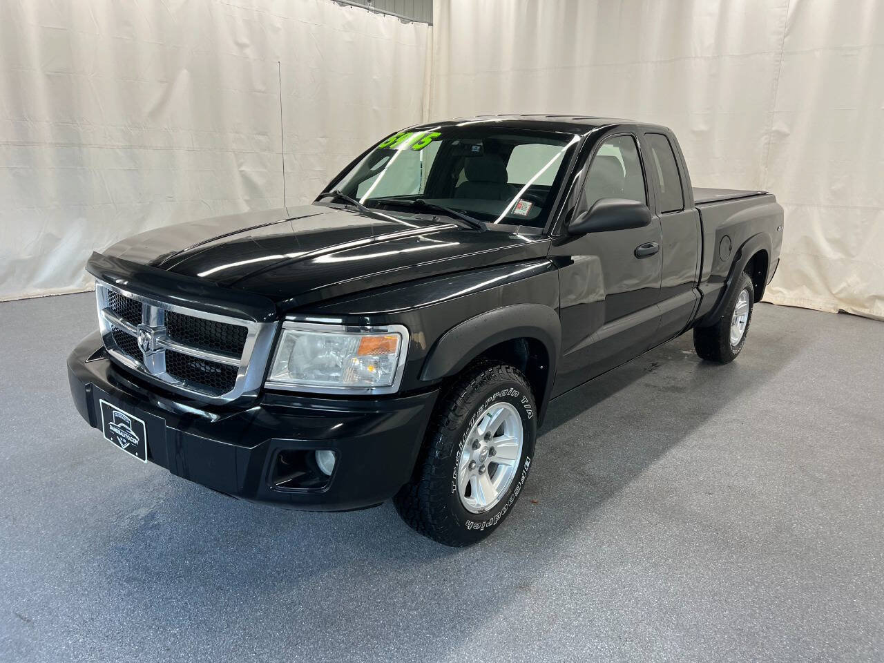 Used 2009 Dodge Dakota ST w/ Exterior Appearance Group AWD/4WD image 1