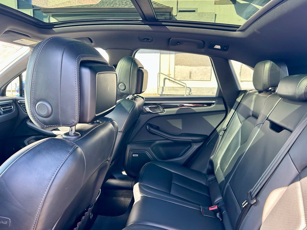 Used 2022 Porsche Macan AWD/4WD image 12