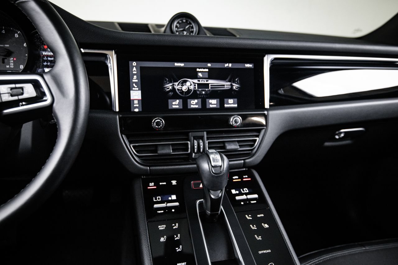 Certified 2023 Porsche Macan AWD/4WD image 19