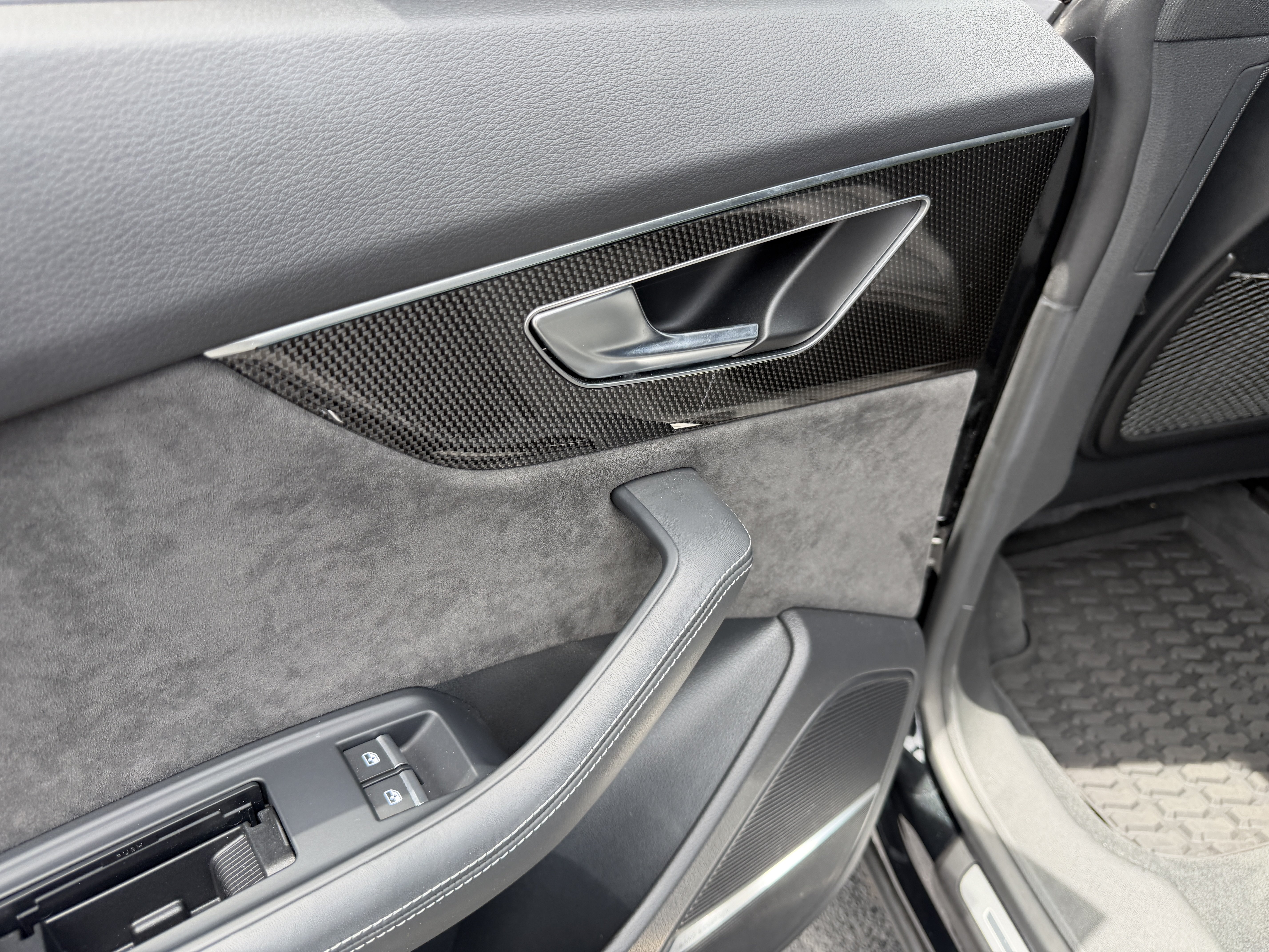 Used 2022 Audi SQ8 Prestige AWD/4WD image 25