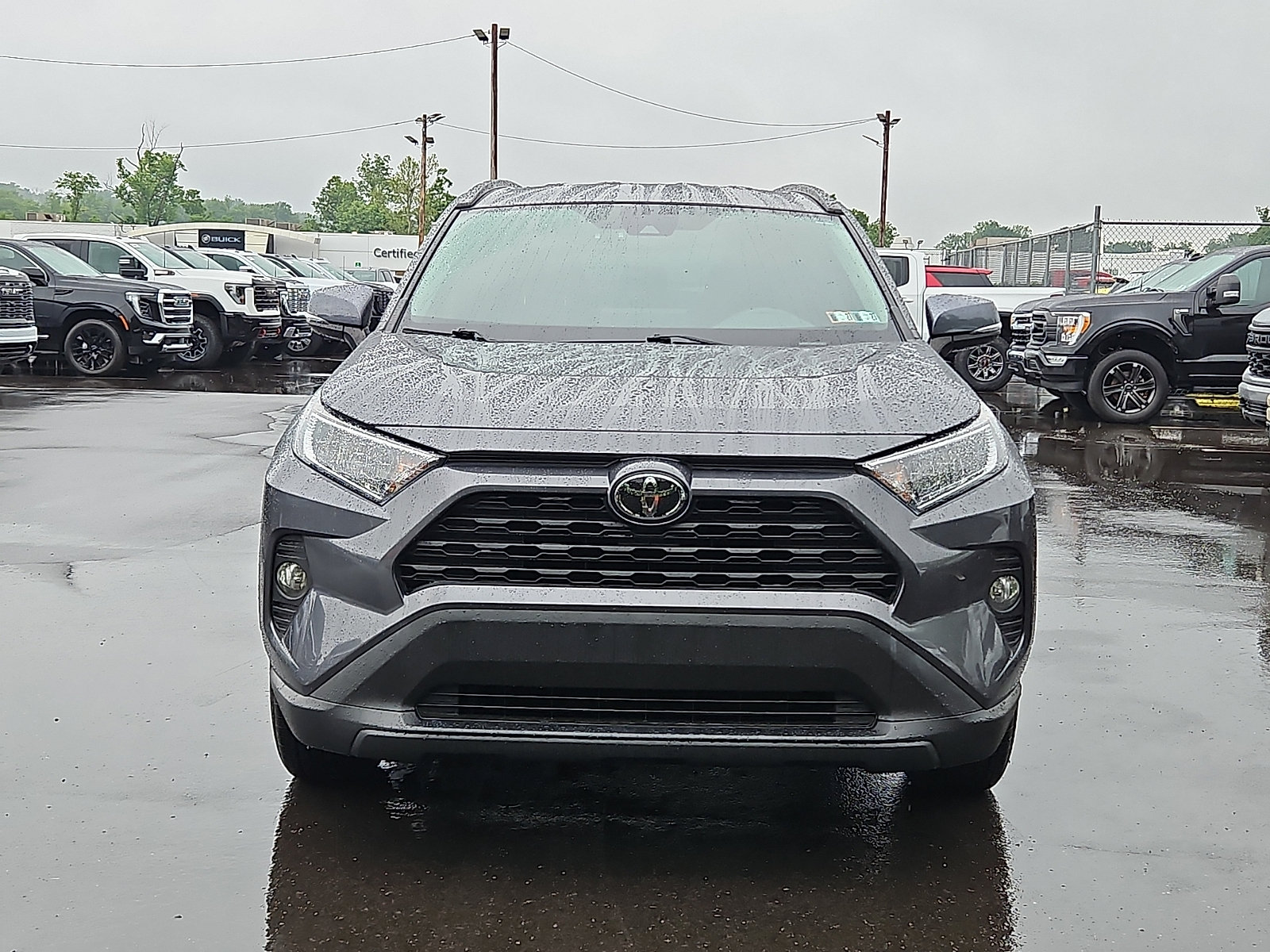 Used 2021 Toyota RAV4 XLE AWD/4WD image 2