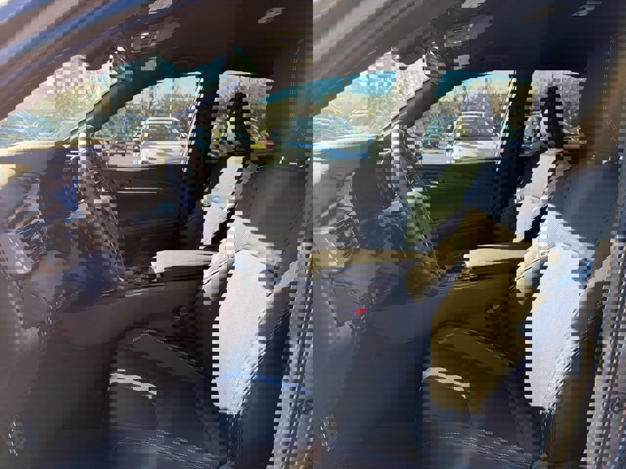 Used 2025 Toyota Camry SE image 9