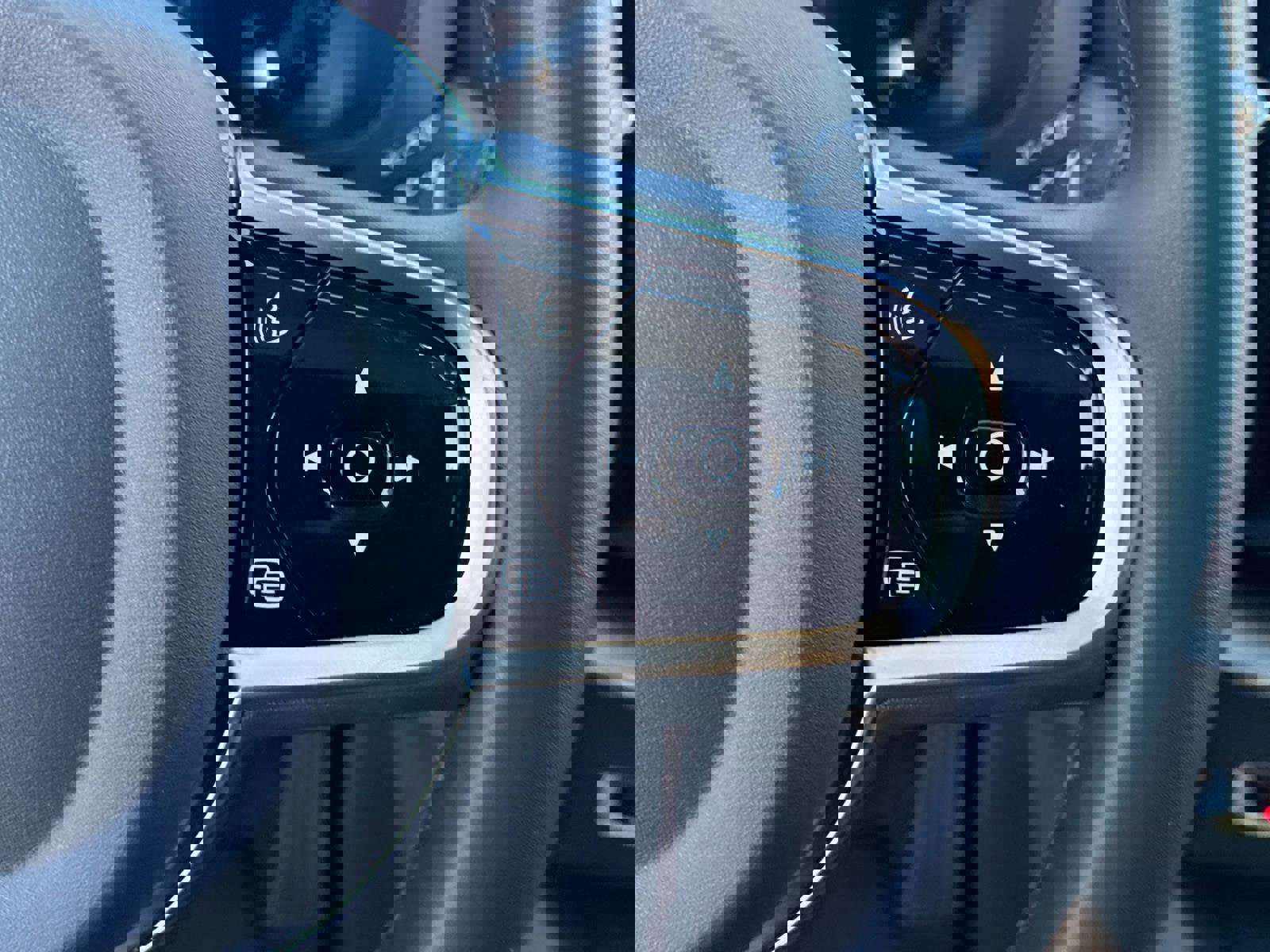 Certified 2025 Volvo XC60 B5 Plus image 28