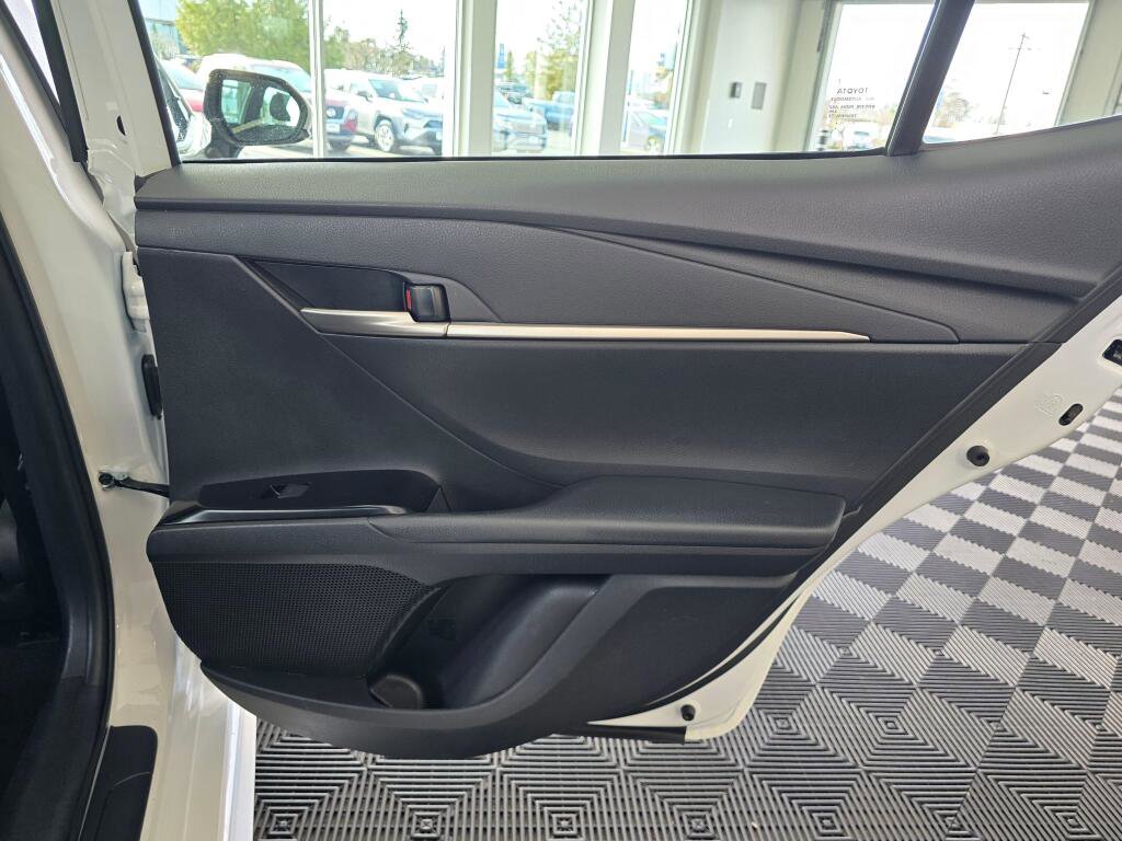 Used 2025 Toyota Camry SE image 87