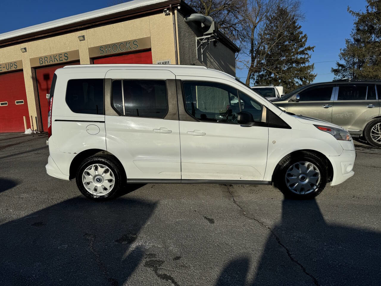 Used 2017 Ford Transit Connect XLT FWD image 7
