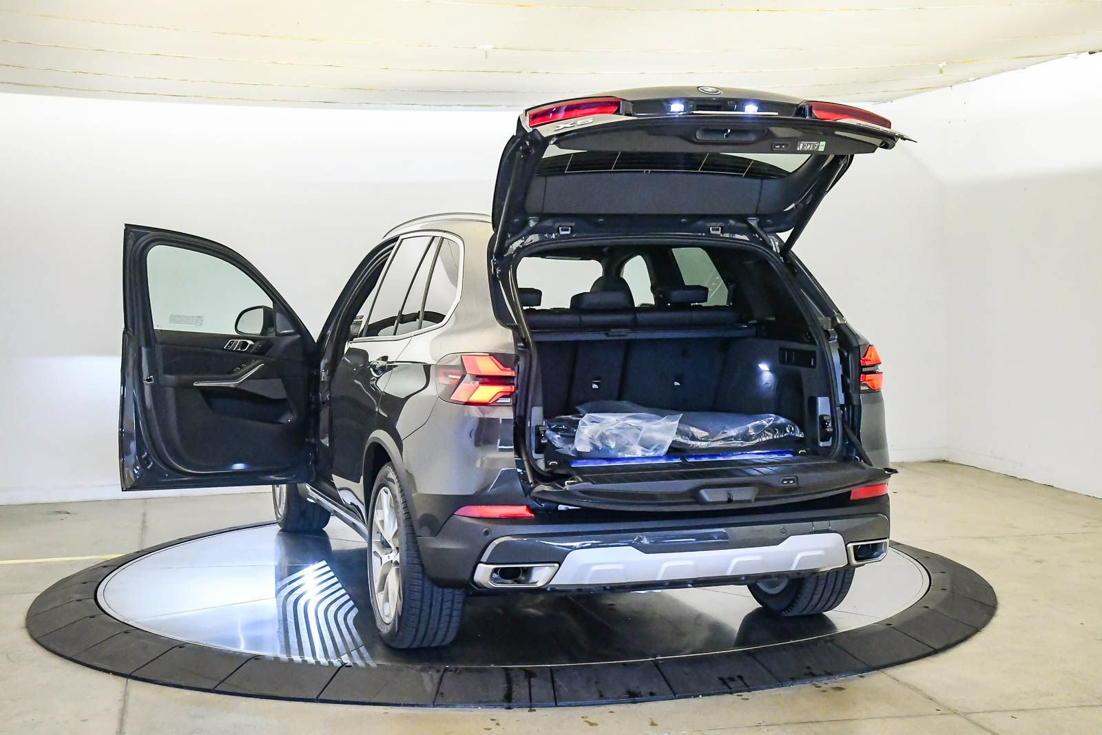 New 2026 BMW X5 xDrive50e AWD/4WD image 27