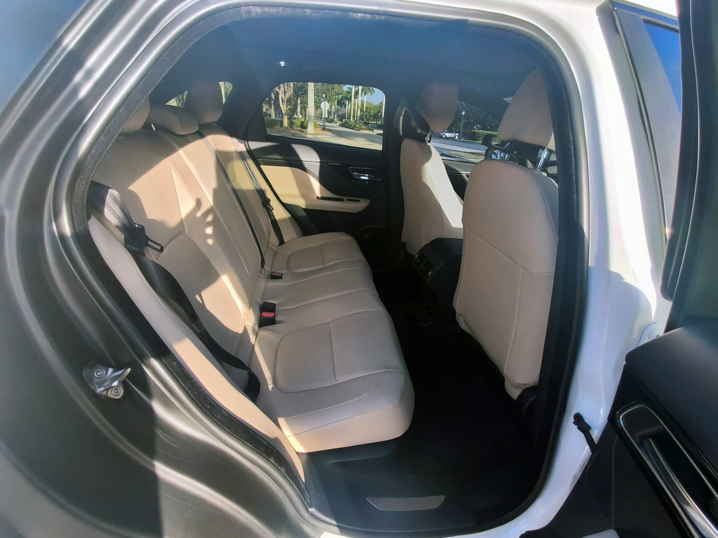 Used 2019 Jaguar F-PACE Premium image 12