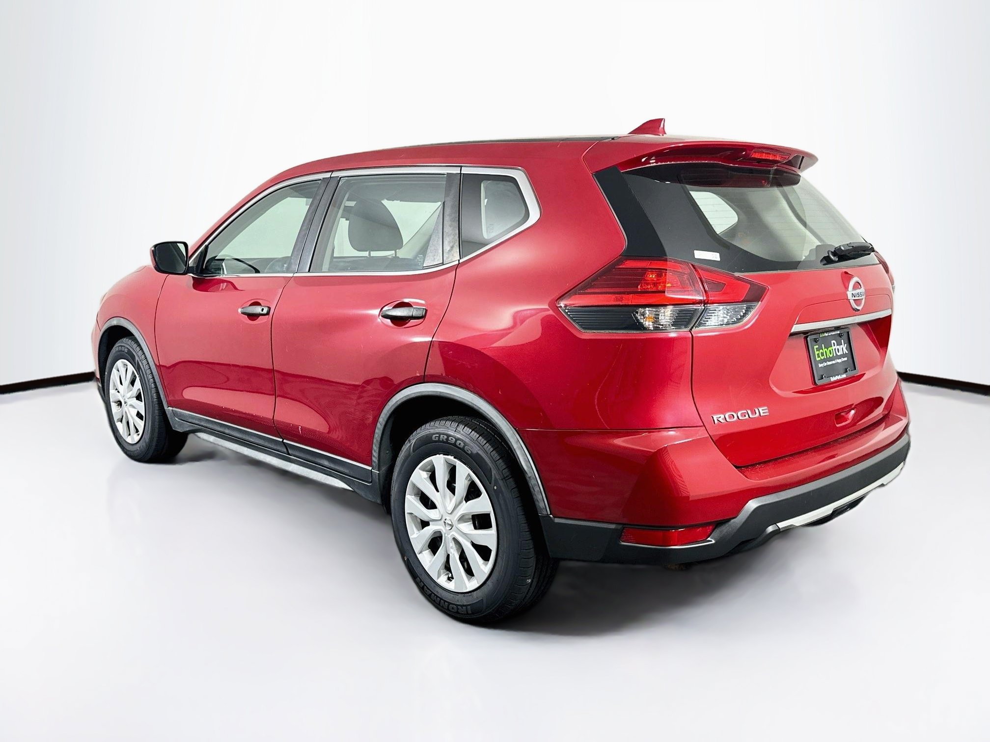 Used 2017 Nissan Rogue S FWD image 5
