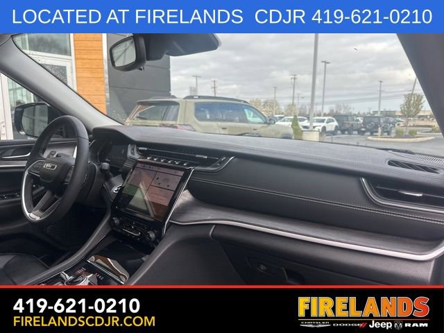 Used 2023 Jeep Grand Cherokee Limited AWD/4WD image 17