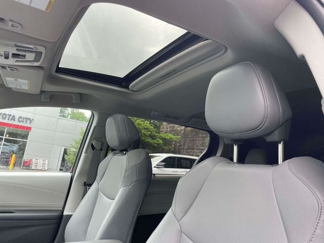 Certified 2024 Toyota Sienna XLE FWD image 22