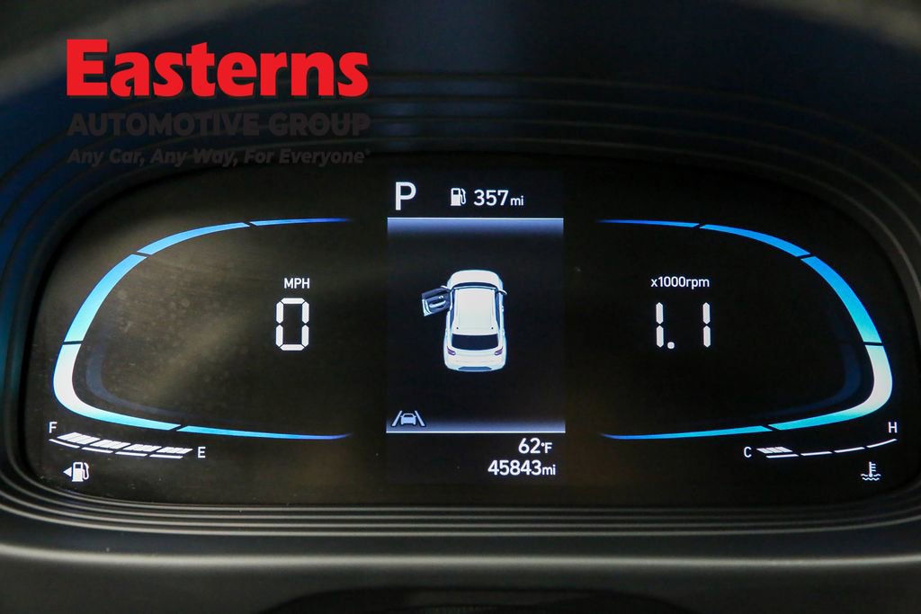 Used 2023 Hyundai Venue SEL image 18