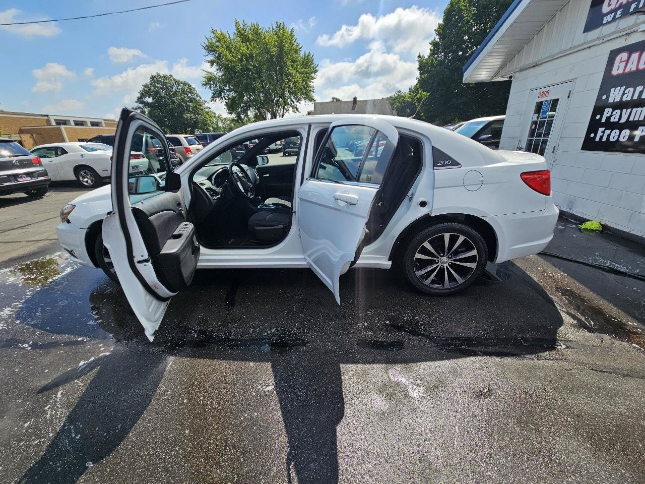 Used 2013 Chrysler 200 Touring w/ S Exterior Appearance Pkg FWD image 23