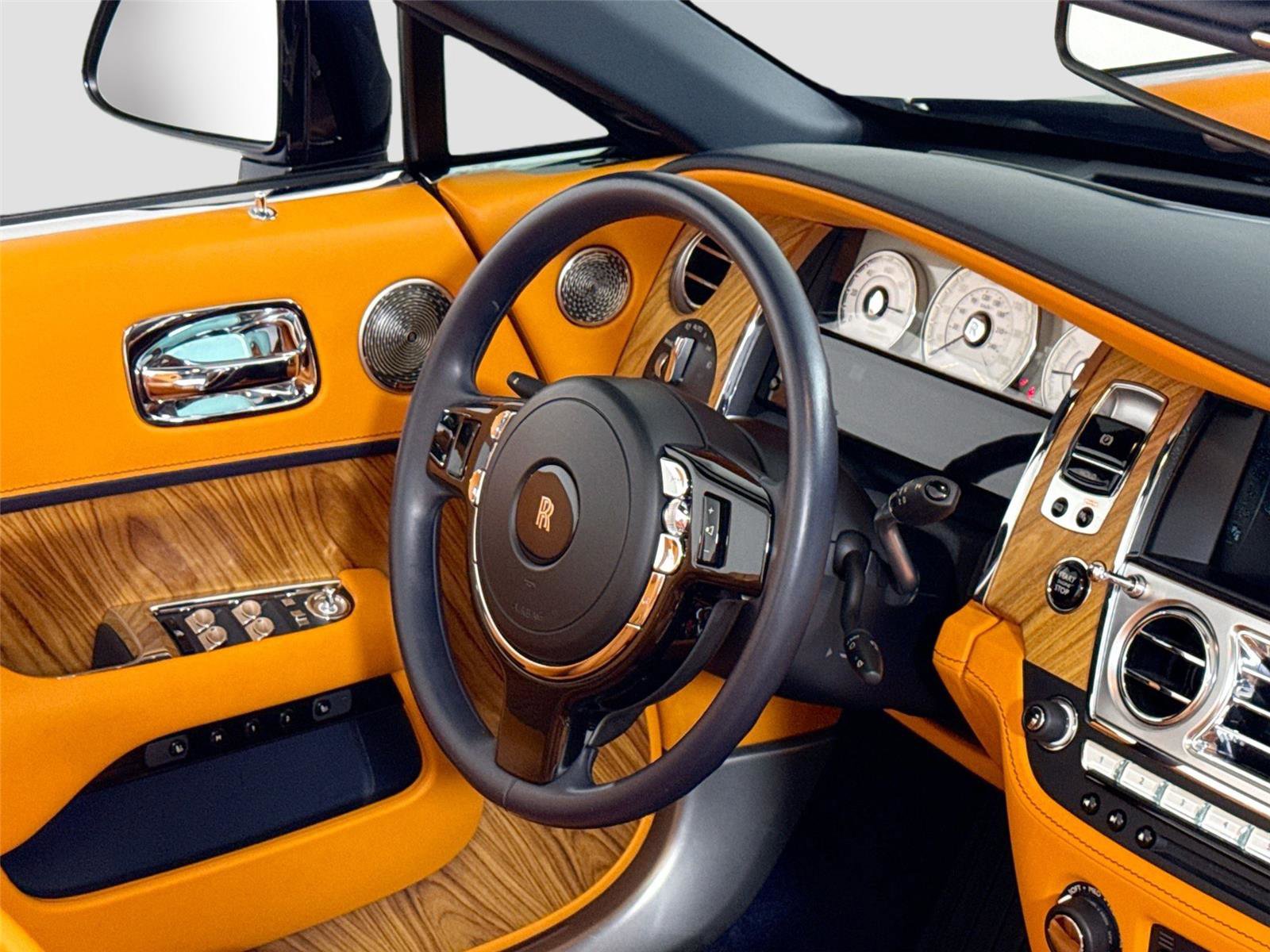 Used 2021 Rolls-Royce Dawn image 32