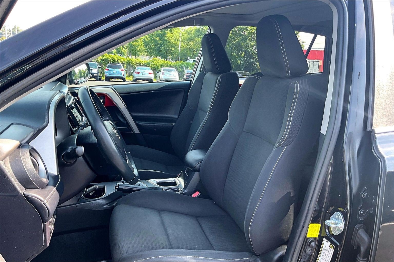 Used 2017 Toyota RAV4 XLE AWD/4WD image 24