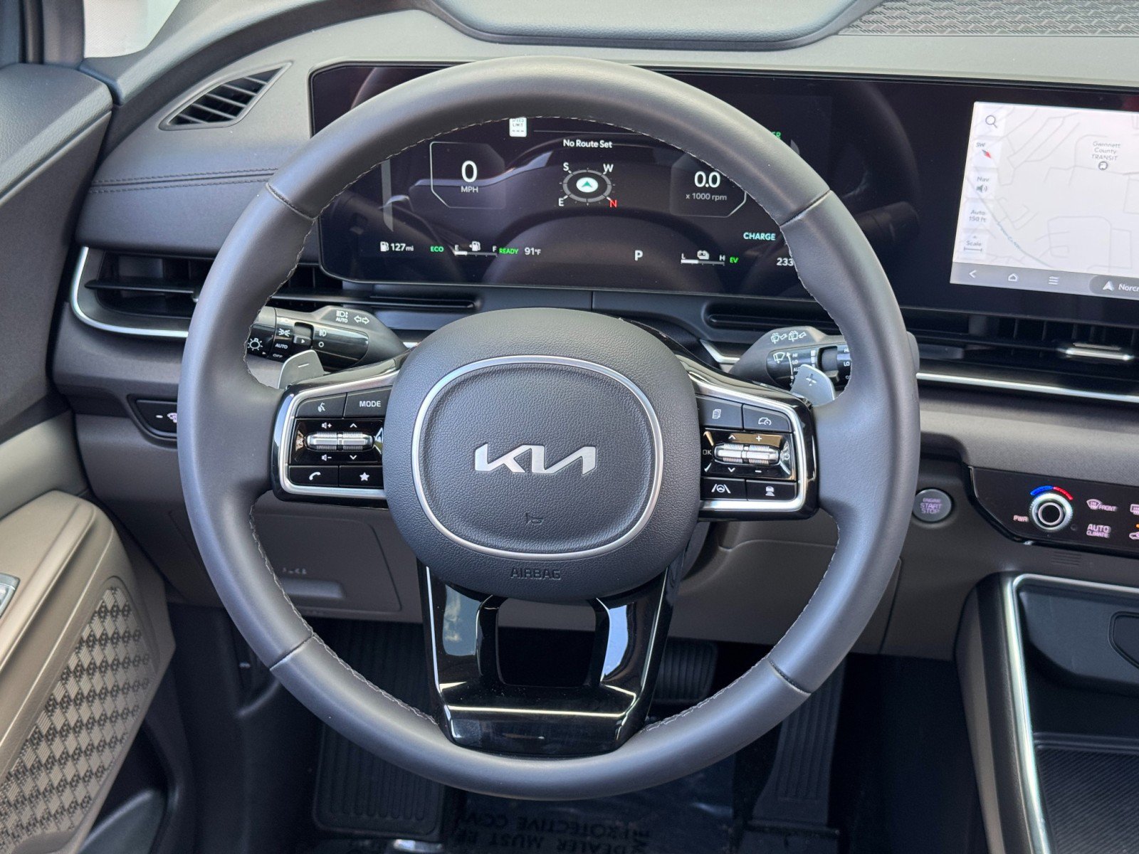Used 2025 Kia Carnival SX FWD image 21
