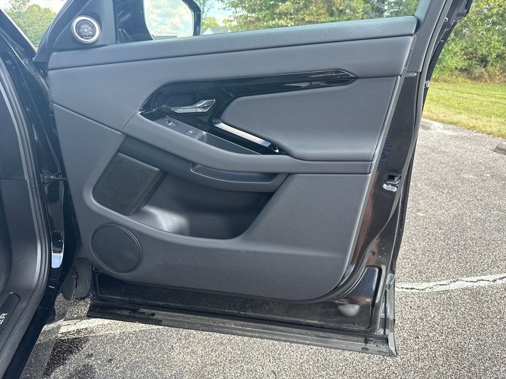 Used 2025 Land Rover Range Rover Evoque Dynamic SE image 18