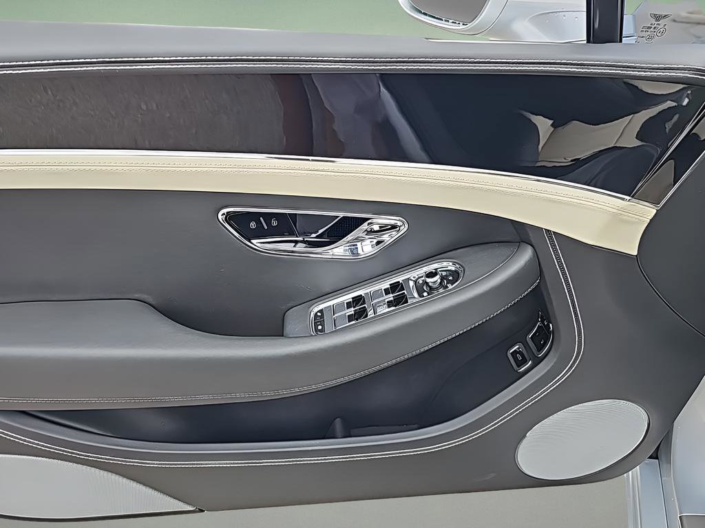 Used 2021 Bentley Continental GT image 24