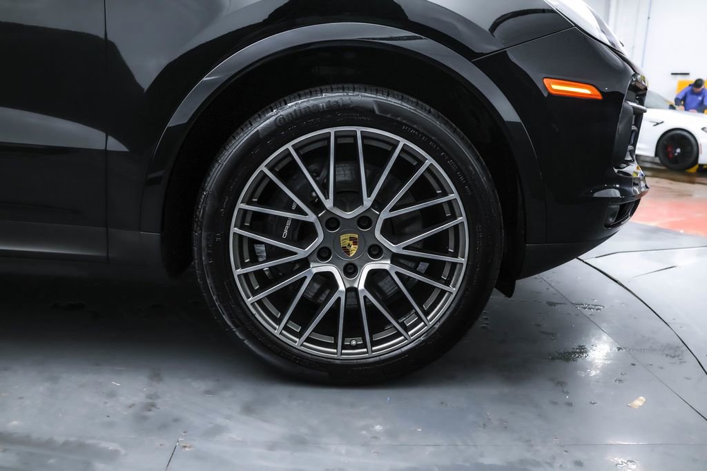 Used 2022 Porsche Cayenne Platinum Edition image 38